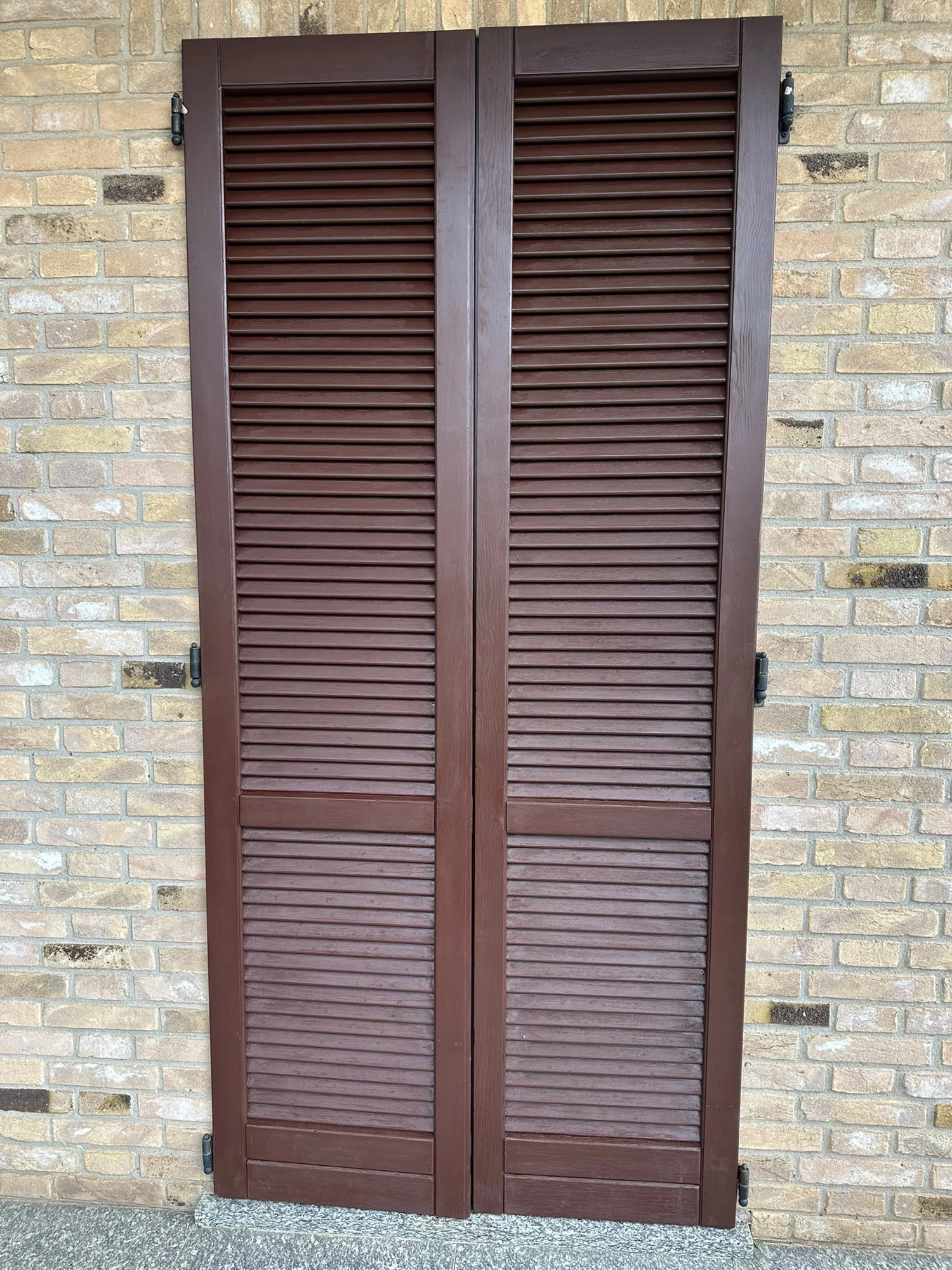 Dopo il restauro — persiane in legno restaurate
